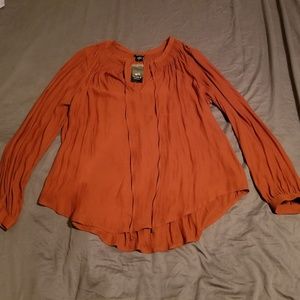 Light wear long sleeve top.